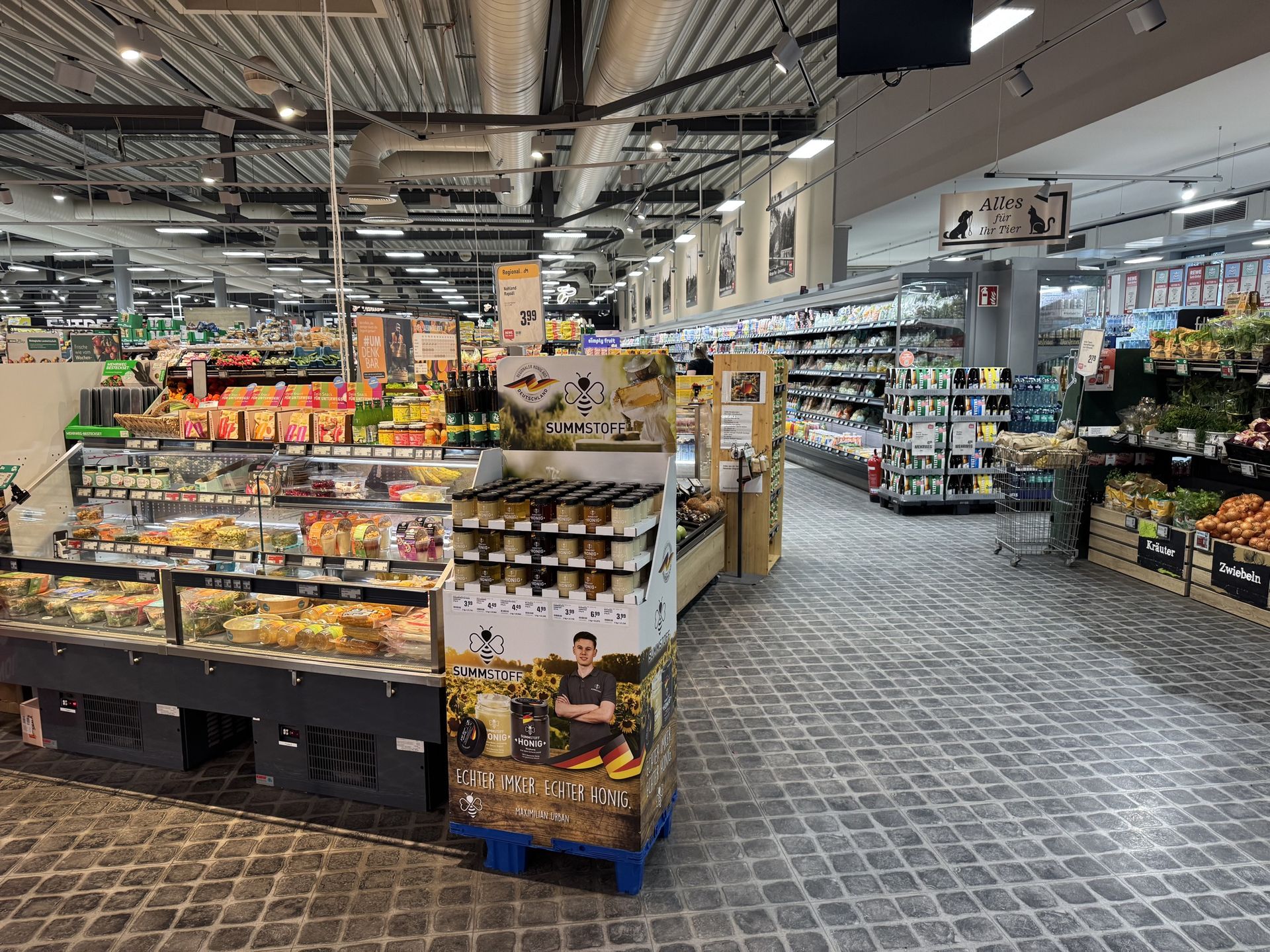 SUMMSTOFF-Aktionsdisplay im Markt